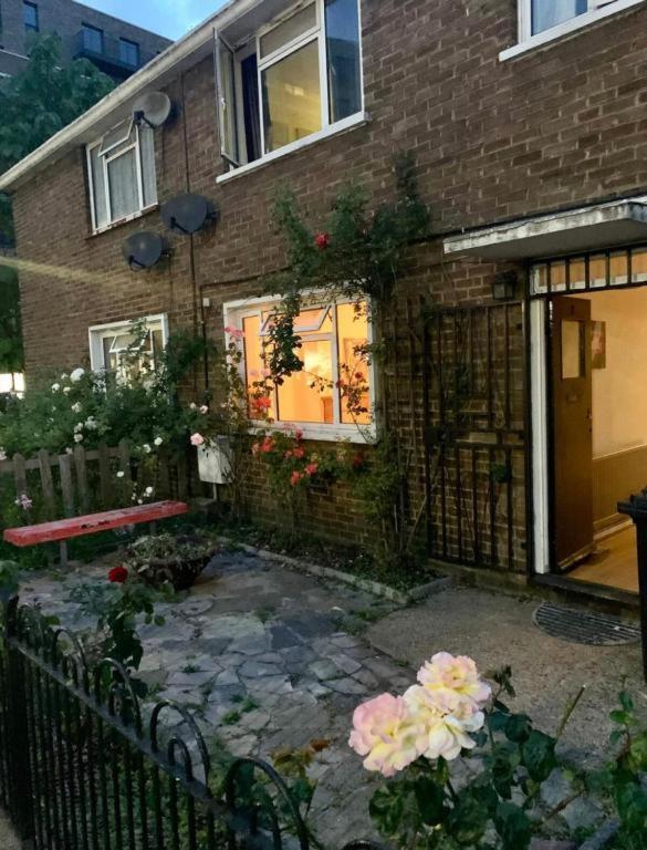 Whitechapel Lindley House R2 Hotell London Exteriör bild